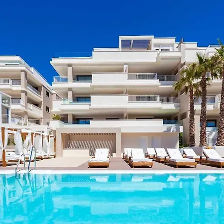 Luxury With Sea Views And Heated Pool